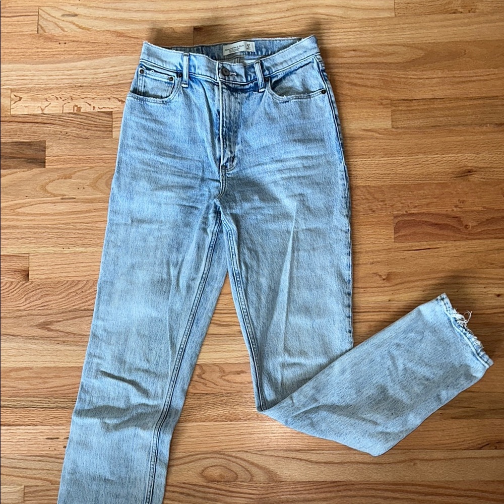 Abercrombie 90’s Ultra High Rise straight EXTRA LONG Denim Jeans